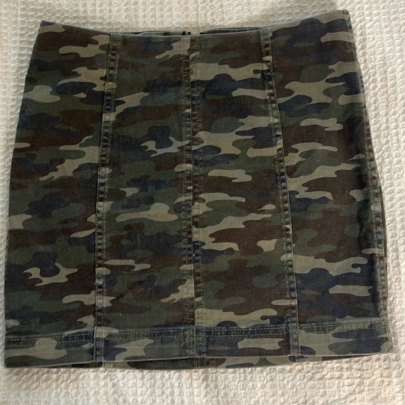 Free People Dresses & Skirts - Free People Camo Skirt Size 4